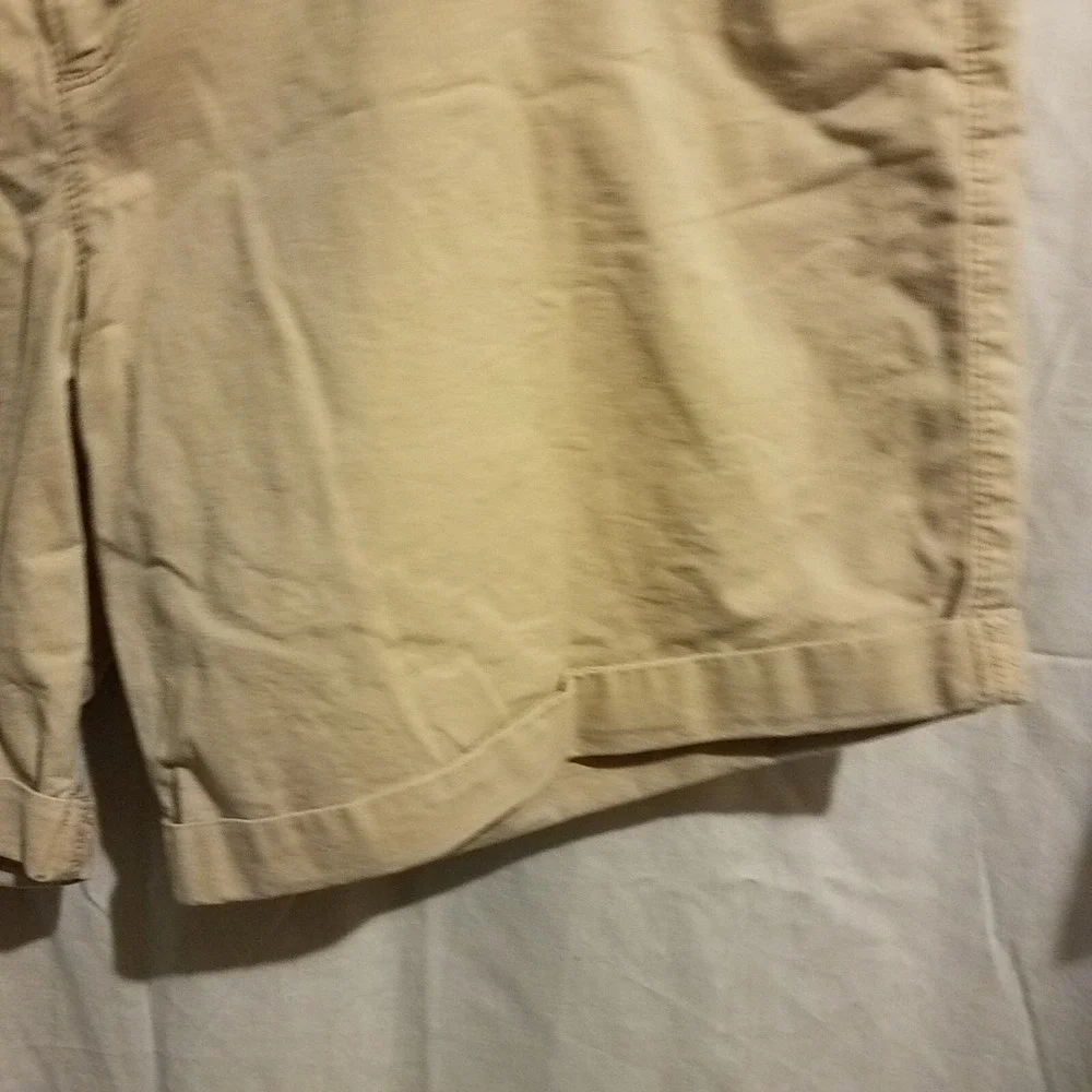 Old Navy Vintage Shorts Womens Size 16 khaki Chino 7" inseam RN#54023 - Picture 2 of 4